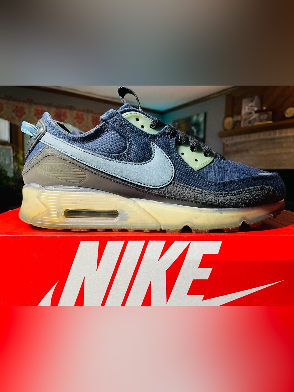 Nike Air Max 90 Terrascape
Midnight Navy Aqua
9M
